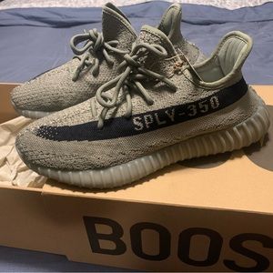 NIB Yeezy 350 V2